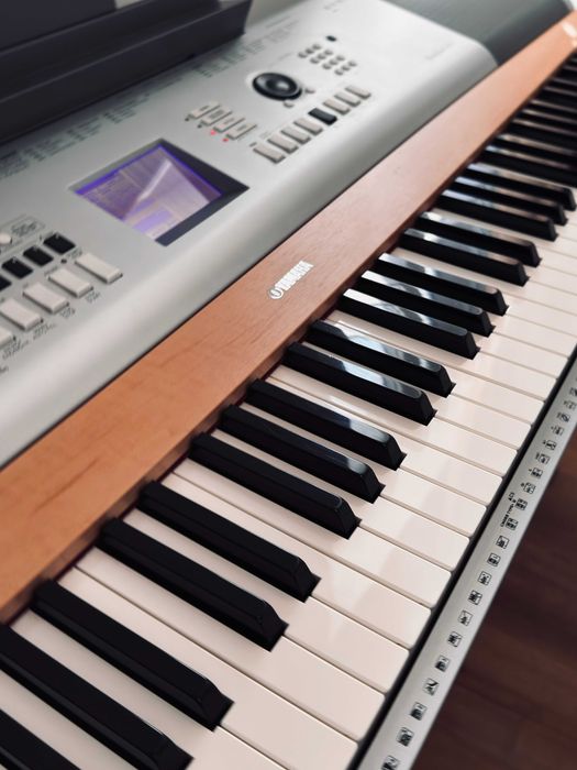 pianino cyfrowe YAMAHA Portable Grand DGX-630