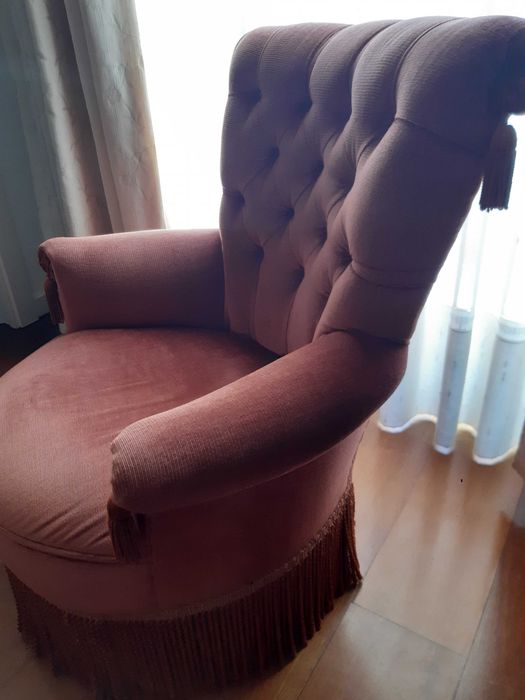 Sofá "senhorinha" para complemento de decoração clássica