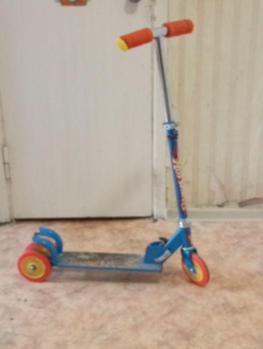 Детский самокат б/у,состояние нового.