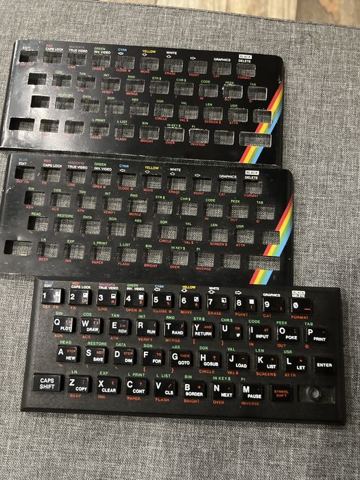 Face plates e teclado do spectrum 48k