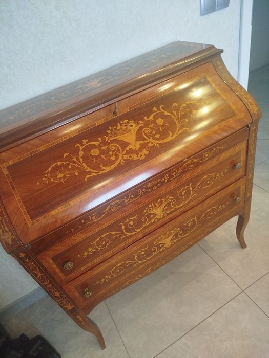 Elegancka komoda sekretarzyk  włoski, wysoki połysk