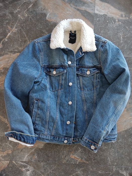 Джинсова курточка утеплена.