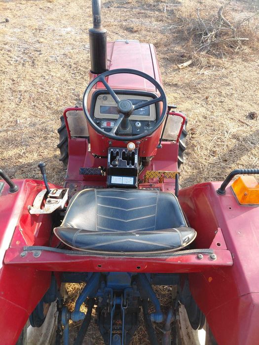 Trator Kubota L2002DT-M 4x4 com fresa