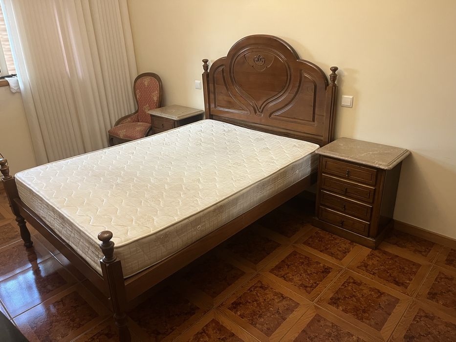 Mobília de Quarto Casal Completo - Cama / Armário / Cómoda / Mesinhas