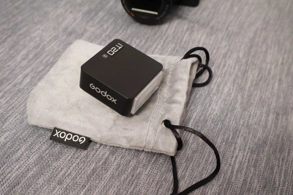 Aparat Sony ZV-1 II z lampą Godox IT20 S