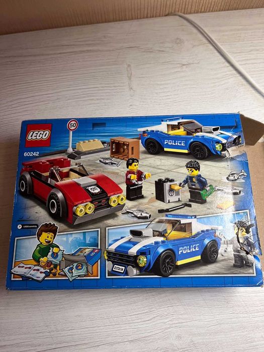 Конструктор LEGO City Police Поліцейський арешт на автостраді 185 деталей (60242)