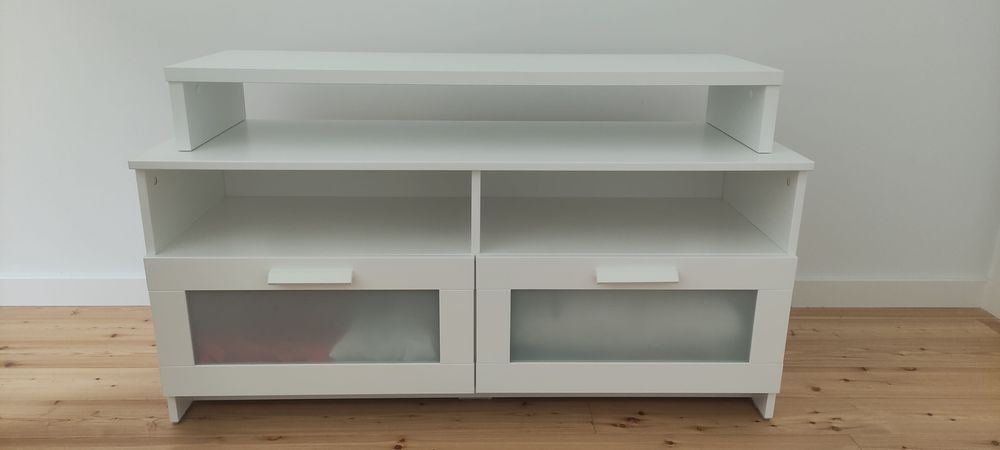 Rack de TV IKEA BRIMNES + elevador de TV