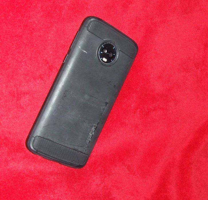 Motorola G6 Plus dual sim deep indygo 4 / 64GB + etui i pudełko