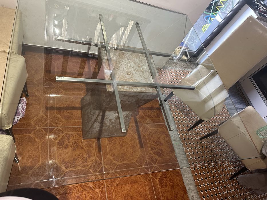 Vendo mesa de jantar + 8 cadeiras