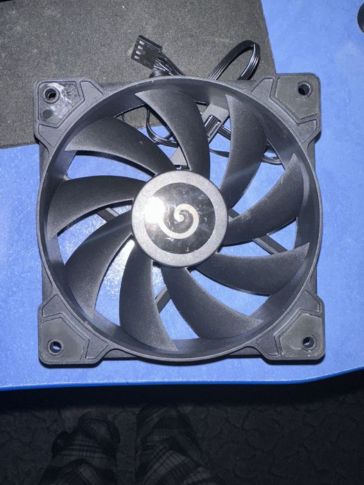 продам кулер для корпуса