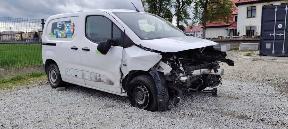 Peugeot Partner 2022 rok Salon PL