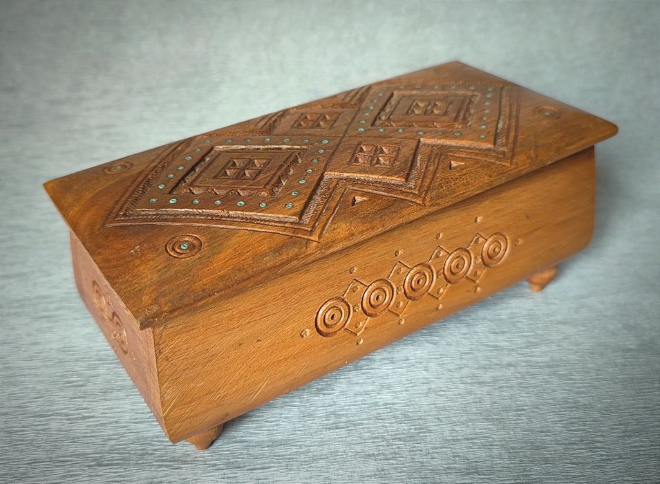 Скринька, шкатулка дерев'яна
