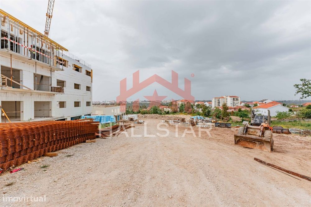 Apartamento T1 / Condomínio Fechado com Piscina / Pousos