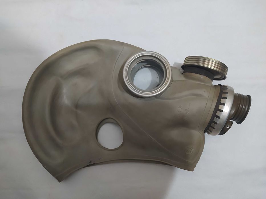 Противогаз пмг2 ,полный комплект