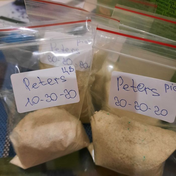 Професійне універс добриво Peters  для росту та цвітіння 50грам