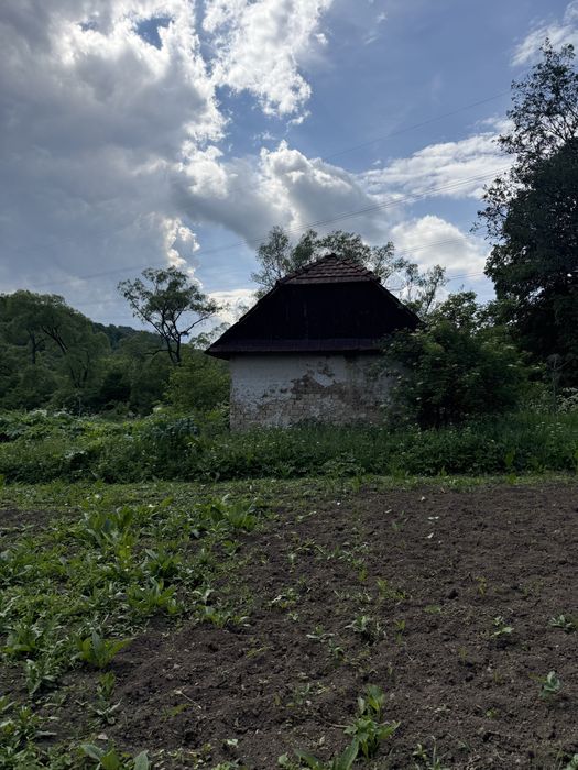 Продається ділянка з виходом до річки