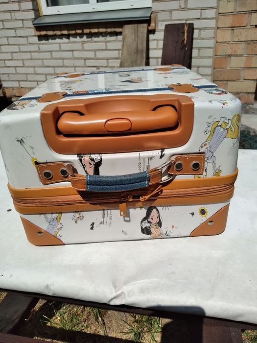 Продам валізу Disney Animators Collection