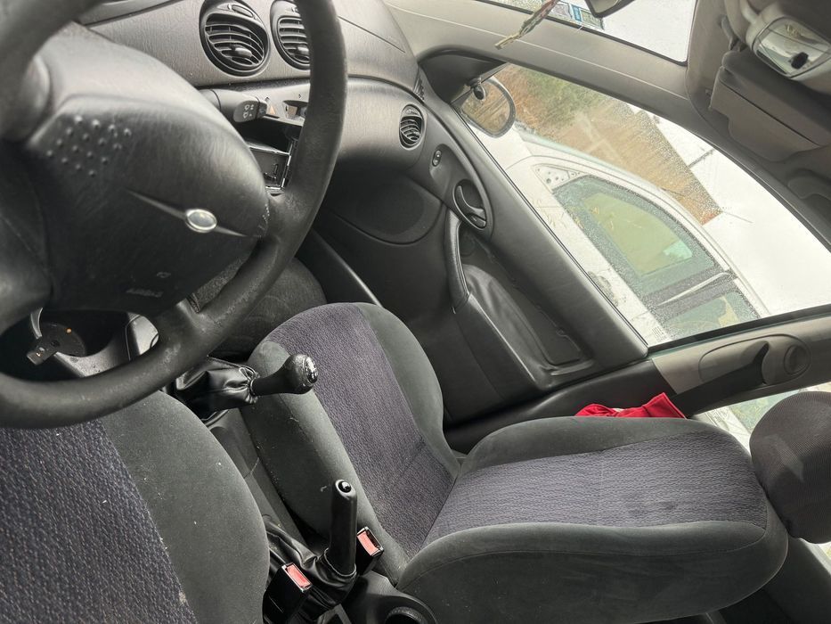 Ford Focus 1.4 gasolina de 1999 para peças