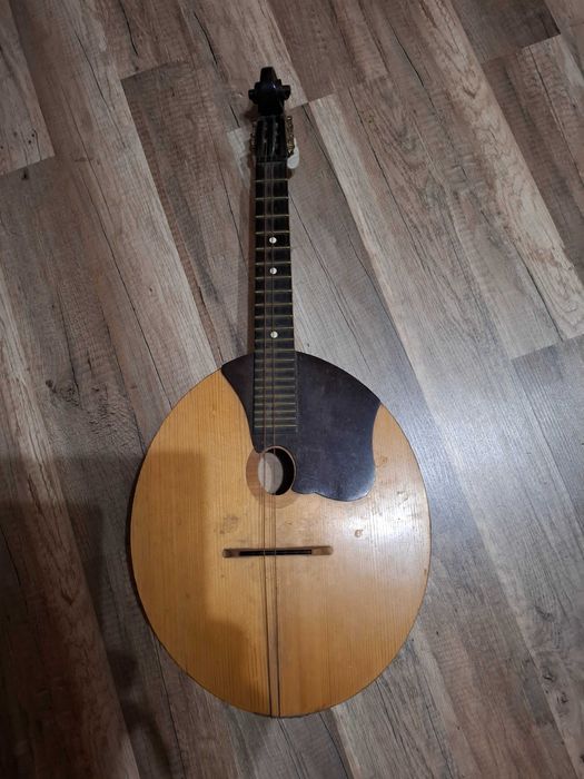 Домра під реставрацію