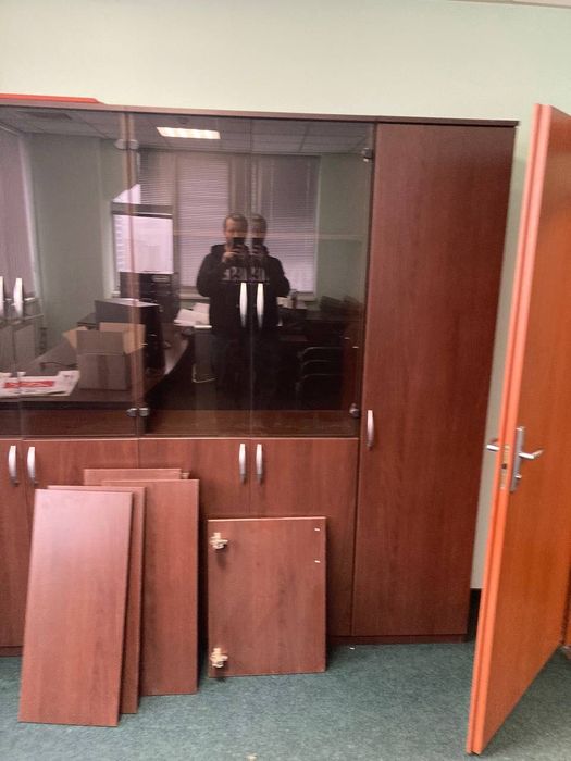 Шафи офісні для документів столи з кріслами комплекти