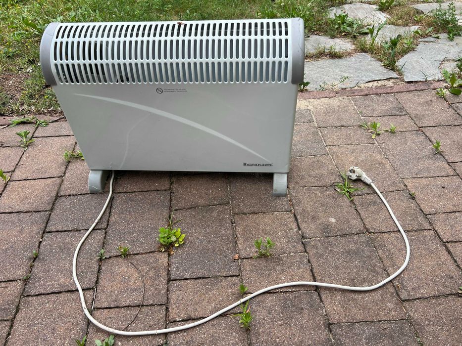 Grzejnik elektryczny Ravanson.