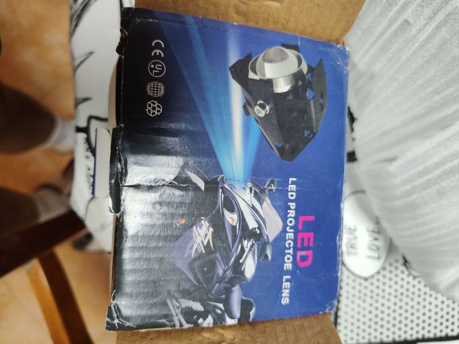 Faróis auxiliares mota