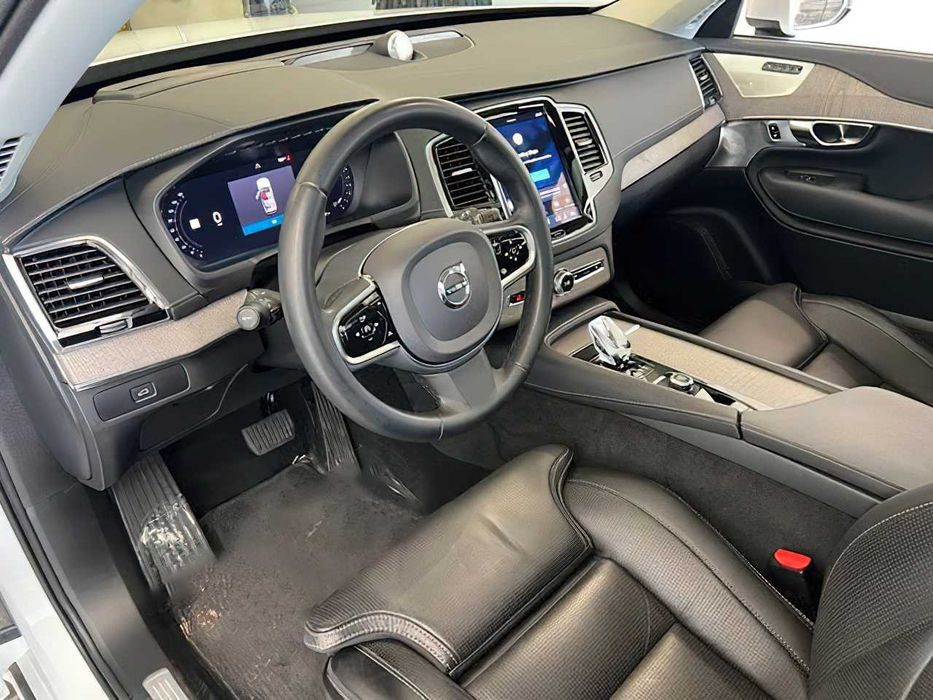 Volvo XC90 B6      2024