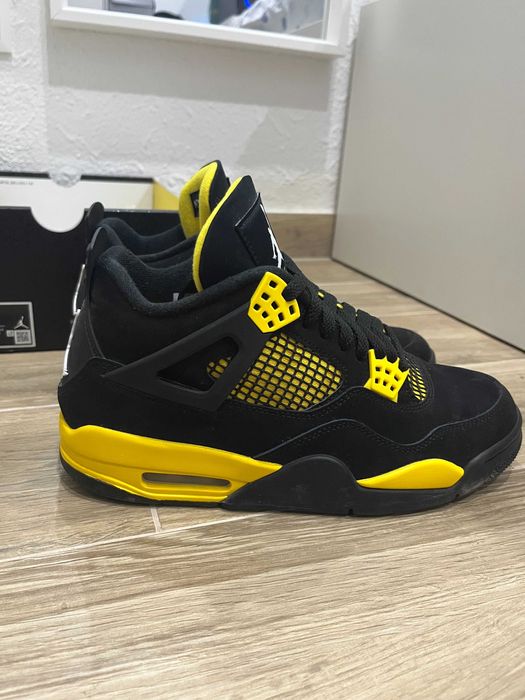 Air Jordan 4 Thunder (2023)