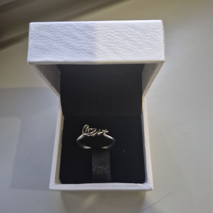 Anel Pandora "Love"