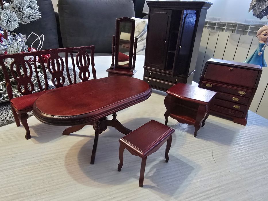 Miniaturowe mebelki drewniane kolekcjonerskie