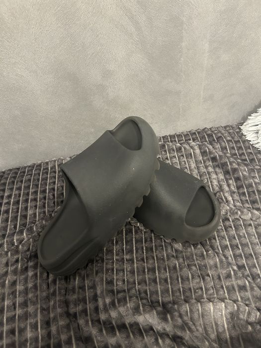 yezzy slide 42 onyx