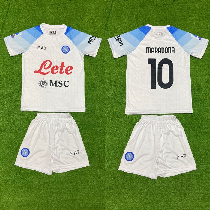 Дитяча футбольна форма різна