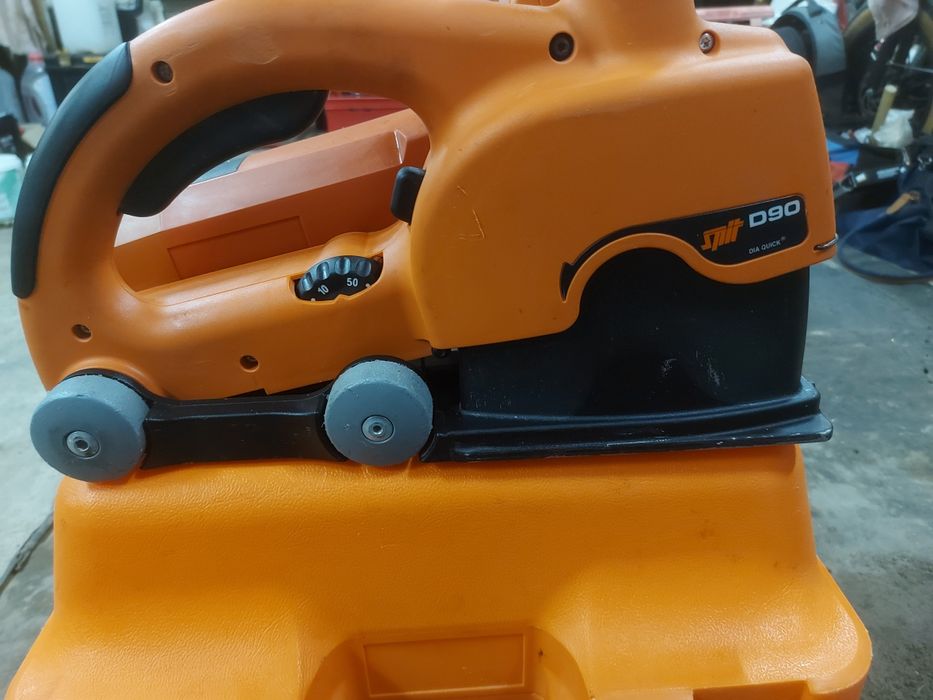 Інструмент з Європи