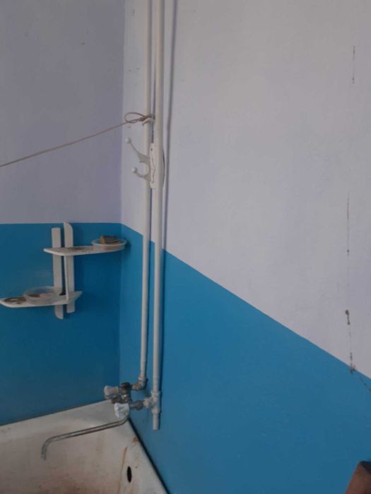 Продається адмінбудинок (літ. А), гараж м. Сокиряни, вул.Гастелло, 6-А