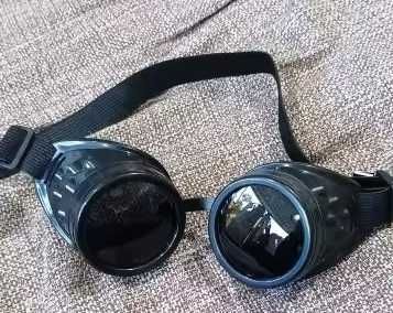 Okulary przeciwsłoneczne steampunk.