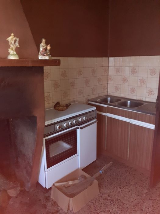 Vende-se Casa com anexos em Vilar Seco, concelho de Mogadouro.