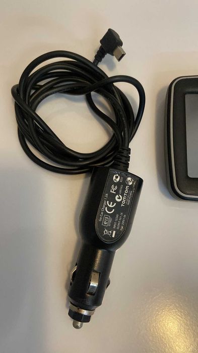 GPS TOMTOM com carregador Auto