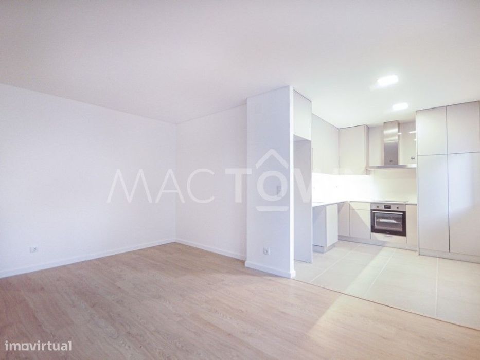 Apartamento T2 Novo — Camarate, Unhos E Apelação, Lisboa