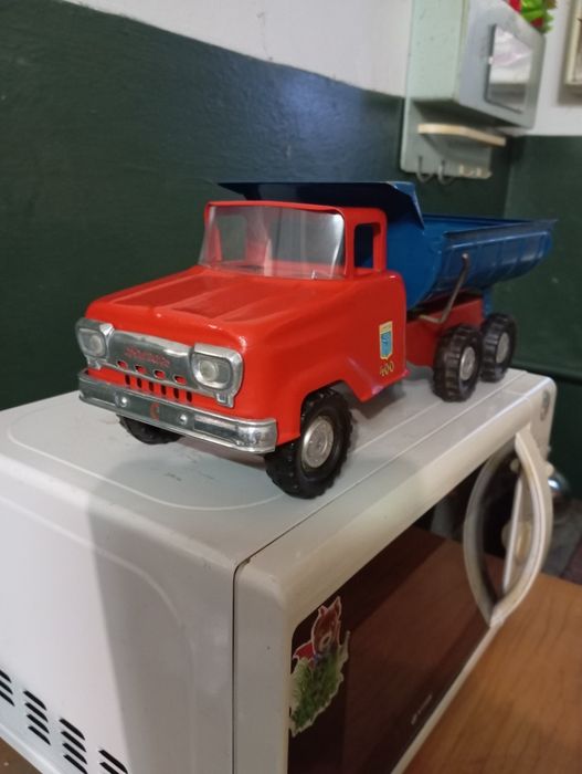 Игрушки машинки СССР. Грузовик - Волгарь