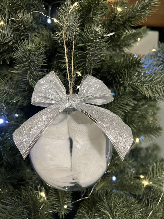 Новорічна іграшка зі шкарпетками, подарунок з гарними новинами