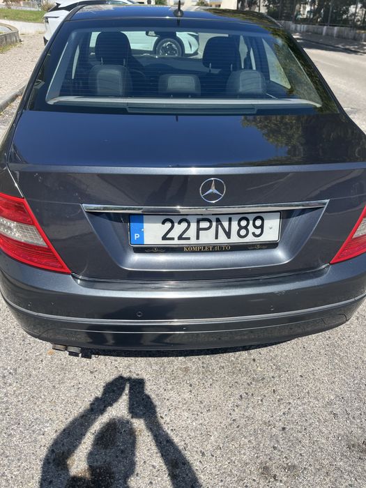 Mercedes C 200.