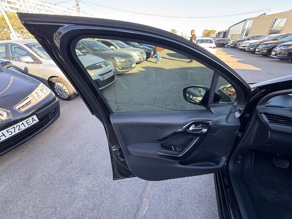 Продам Peugeot 208