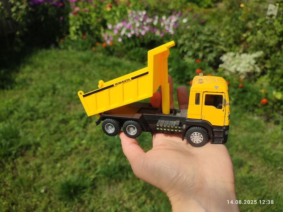 Машинка самоскид Модель