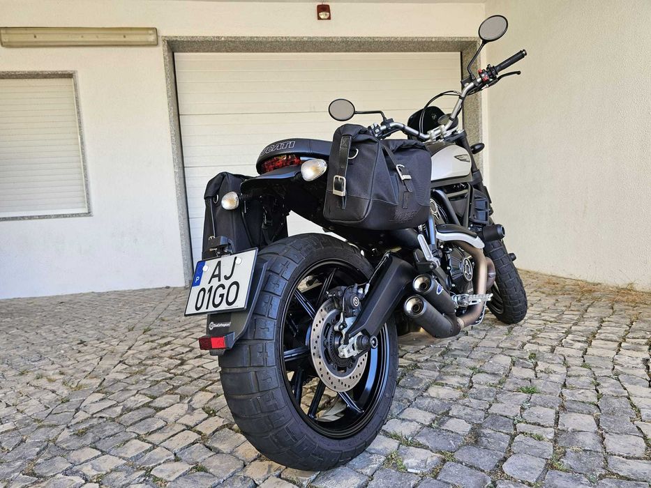 Ducati Scrambler 800 CC Icon Dark de 2021 Irrepreensivel