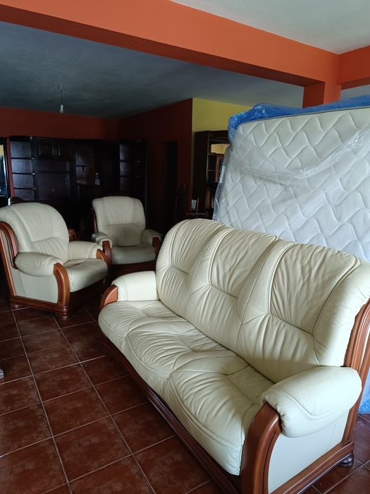 Conjunto de 3 sofás em pele verdadeira e cerejeira maciça