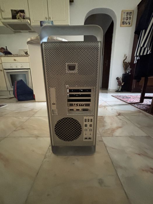 Mac Pro & Cinema HD Display