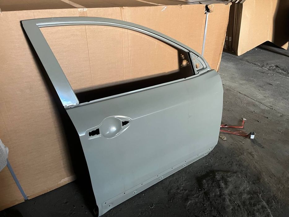 Двері пепедні права та ліва  на Nissan Rogue Sport/Qashqai 2014+