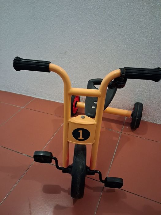 Triciclo praticamente novo