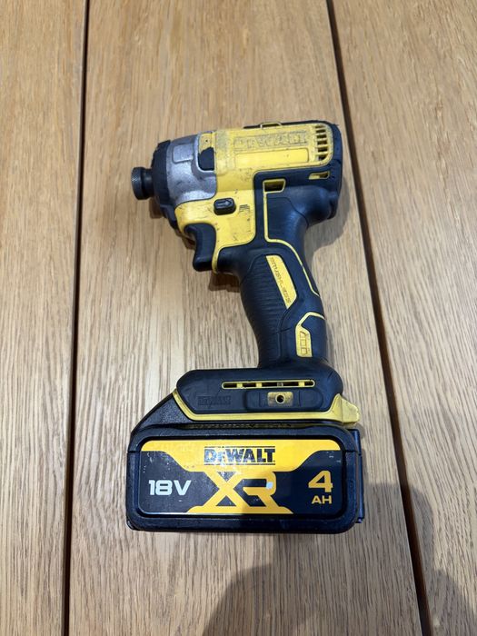 Zakrętarka Bezszczotkowa DeWALT 18V XR + Oryginalna Bateria 4.0Ah 2023