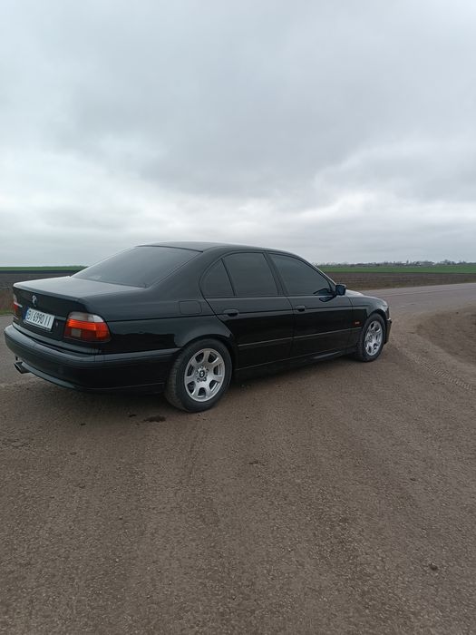 Продам,е39 523i їде добре)